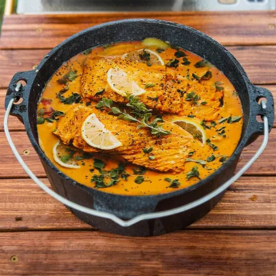 Obrázok produktu pre Mucola Dutch Oven vrátane zdvíhadla na pokrievku Potjie BBQ liatinový hrniec na pečenie na ohni - 4,2 l