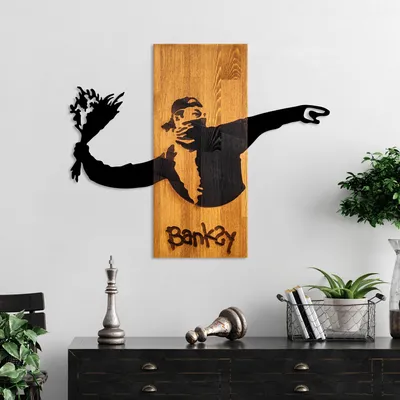 Immagine prodotto di Wallity, Banksy - Lanciatore di fiori, Accessorio decorativo da parete in legno, noce, 100 % LEGNO / METALLO, 69 x 3 x 58 cm