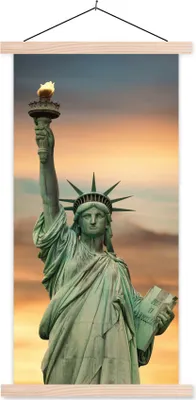 Produktbild von MuchoWow® Textilposter New York - Freiheitsstatue - Sonnenuntergang 60x120 cm mit holzfarbenen Rahmen - Holz