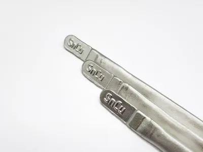 Zdjęcie produktu dla Lut karoseryjny Sn92Cu8 w prętach o przekroju trójkątnym, masa: 1 kg