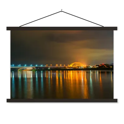 Produktbild von MuchoWow® Textilposter Nijmegen - Licht - Wasser 90x60 cm mit schwarzem Rahmen - Aufhängungssatz