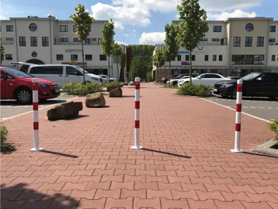 Produktbild von Schake Absperrpfosten Stahlrohr Ø 60 mm x 2,5 mm ortsfest zum Einbetonieren mit 2 Ösen weiß-rot H = 1300 mm