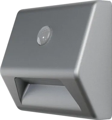 Zdjęcie produktu dla OSRAM NIGHTLUX Oświetlenie schodów, srebrne, czujnik ruchu, IP54, zasilanie bateryjne, 4000 K chłodna biel, idealne do schodów i korytarzy