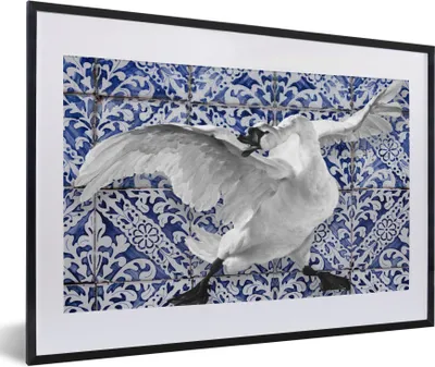 Produktbild von MuchoWow® Gerahmtes Poster Schwan - Kunst - Delfter Blau - Malerei - Alte Meister 60x40 cm - Poster mit Schwarzem Bilderrahmen Wandposter Rahmen Foto Bilder - Schlafzimmer - Plakat in Rahmen - Drucken