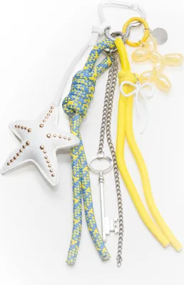 Produktbild von Gelber Taschenanhänger mit Seestern und Ballonhund im Strand-Design