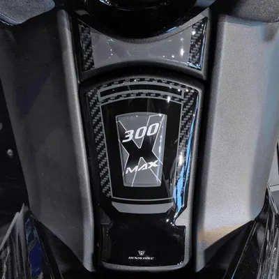 Image de Autocollants pour scooter Yamaha XMax 300/125, modèles 2021-2026, avec effet 3D