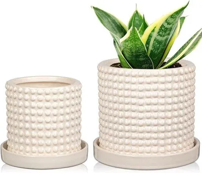 Productafbeelding van Keramische bloempot, 15 cm, wit, met drainage en een bolvormig ontwerp