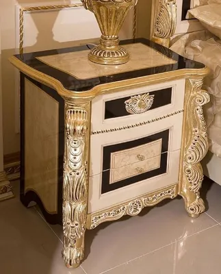 Produktbild von Casa Padrino Luxus Barock Nachtkommode Weiß / Beige / Schwarz / Gold - Prunkvoller Barockstil Nachttisch mit 3 Schubladen - Luxus Schlafzimmer Möbel im Barockstil - Barock Möbel - Barock Interior