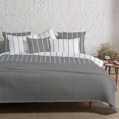 Produktbild von Traumschlaf Flanell Bettwäsche feine Streifen 135x200 cm + 80x80 cm grau