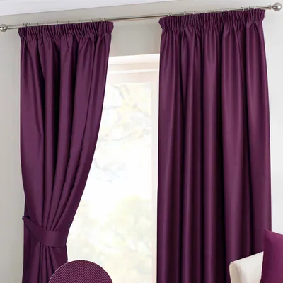Produktbild von HOMESCAPES Verdunkelungsvorhang Kräuselband Chevron aubergine 2 Stück 137 x 165 cm