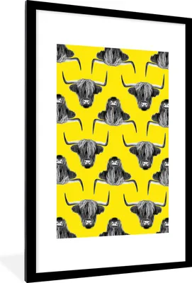 Produktbild von MuchoWow® MuchoWow® Gerahmtes Poster Schottisches Hochlandrind - Gelb - Muster 60x90 cm - Poster mit zchwarzem Bilderrahmen - Dekoration - Wandposter Wohnzimmer - Hochwertig