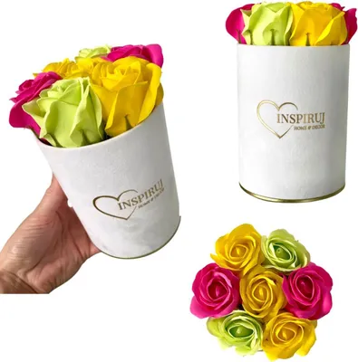 Produktbild von Flowerbox Inspiruj - Weiße Box mit Seifenrosen - Nr. 17 Mix Fuchsia Grün Gelb