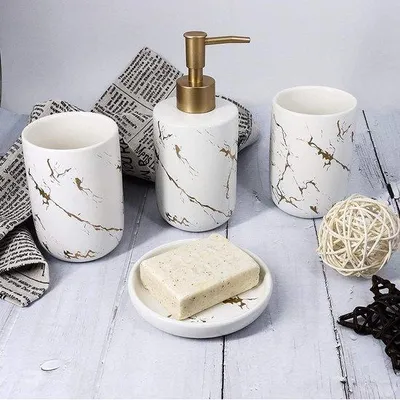 Produktbild von Famanu Badezimmer-Accessoires Set - Hochwertige Materialien in Weiß und Gold