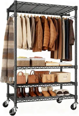 Productafbeelding van Unyqoos® metalen kledingrek, in hoogte verstelbaar, met 4 wielen (2 met rem) en zijhaken, gepoedercoat – een ruimtebesparende garderobe voor de slaapkamer