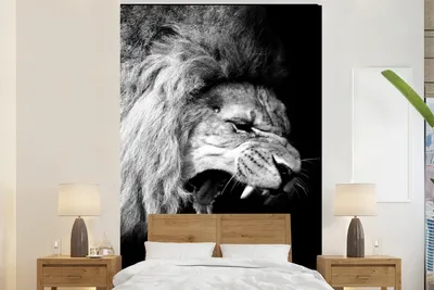 Produktbild von MuchoWow® Fototapete für Wohnzimmer oder Schlafzimmer Wandtapete Vinyl Motivtapete Löwe - Porträt - Schwarz - Weiß - Tiere - 170x260 cm - Wohnzimmertapete