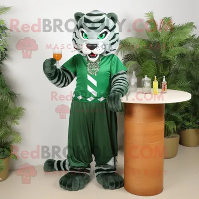 Obrázek produktu pro Postava REDBROKOLY maskota lesního zeleného tygra oblečená v koktejlových šatech a náhrdelníkech