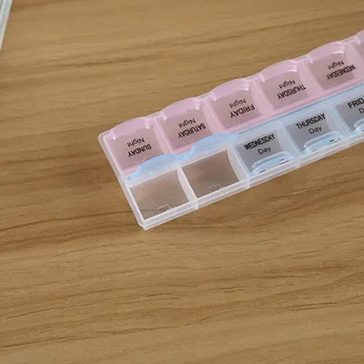 Immagine prodotto di Jumada's - Portapillole - Portapillole - 7 giorni - 2 scomparti al giorno - 14 scomparti alla settimana - Rosa e blu