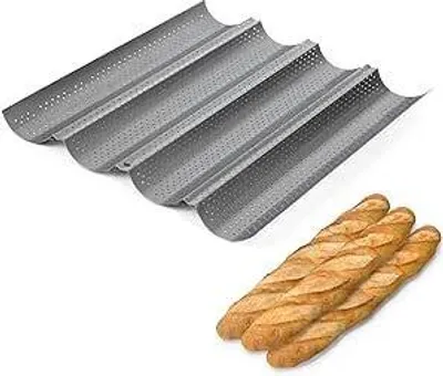 Produktbild von Antihaftbeschichtete Baguette Backform - Backblech Gelocht Kohlenstoffstahl mit 4 Mulden - Bäckerei Baguette Blech für Hotdog-Brötchen, Französische & Kubanische Brote - 38 x 33 x 2,5 cm
