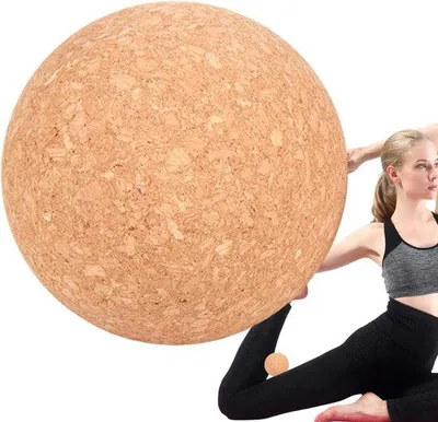 Productafbeelding van Yogabal van Kurk - Stabiliteitsbal Fitnessbal - Kracht en Balans - Duurzaam Kurkmateriaal - 10 cm Diameter - Natuurlijk