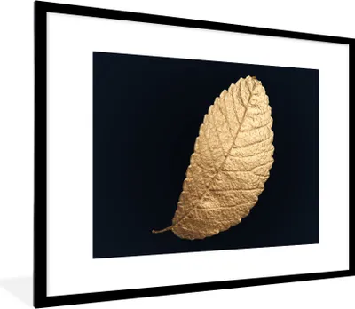Produktbild von MuchoWow® Gerahmtes Poster Gold - Blätter - Schwarz - Pflanzen - Luxus - Natur 80x60 cm - Poster mit Schwarzem Bilderrahmen Wandposter Rahmen Foto Bilder - Schlafzimmer-Dekorationen - Fotoposter