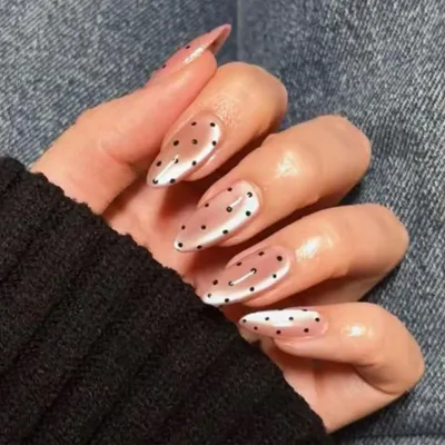 Image de Ongles artificiels en forme d'amande, couleur rose, effet brillant, 24 pièces, avec un motif à pois et effet "œil de chat"