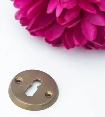 Produktbild von Schlüsselrosette für Zimmertüren(einzeln) - zeitloses Design |BB| Messing patiniert