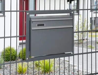 Produktbild von Großer Zaun - Briefkasten SAALFELD - inkl. Halterung - Zaunbriefkasten RAL7016 Anthrazit matt