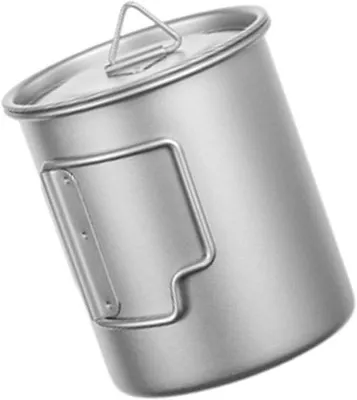 Obrázok produktu pre Ľahký kempingový pohár s objemom 450 ml, viečkom a skladacím uchom, ideálny na turistiku a trekking.