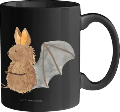 Produktbild von Mr. & Mrs. Panda Dekotasse Fledermaus Sitzen - Schwarz - Geschenk, Fledermäuse, Teetasse, Kaffeetasse, bedruckt, Tasse, Motivation, Entspannen, Henkelpott, Gute Laune