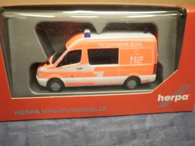 Produktbild von Herpa MB Sprinter 06er Halbbus Feuerwehr Bühl 092425
