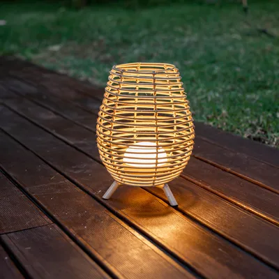 Produktbild von NewGarden BOSSA 30 LED Rattan Outdoor-Tischleuchte Akku für Garten und Balkon Innen & Außen IP54