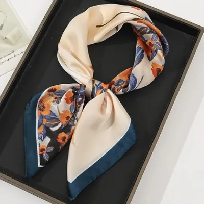 Immagine prodotto di Foulard Gloria - Eleganza Naturale in Verde e Arancione KP36484