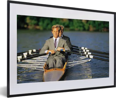 Produktbild von MuchoWow® Gerahmtes Poster Eine Gruppe von Geschäftsleuten rudert 60x40 cm - Poster mit Schwarzem Bilderrahmen Wandposter Rahmen Foto Bilder - Schlafzimmer - Plakat in Rahmen - Drucken