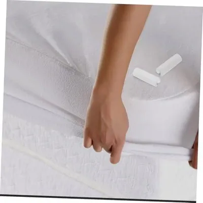 Produktbild von 24 Stück rutschfeste Kunststoff Bettlaken Klammern für Spannbettlaken Geeignet Vielseitige Anti Rutsch Clips zur Befestigung von Bettwäsche im Haushalt