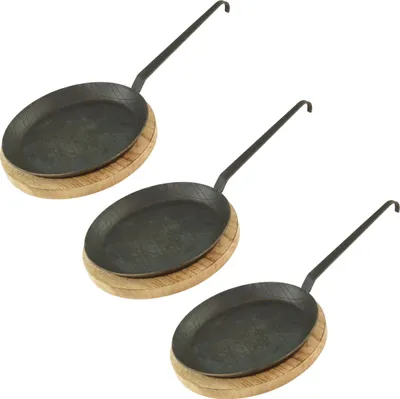 Produktbild von Schmiedeeiserne Brat- und Servierpfanne 3 Stück Ø 24 cm mit Hakenstiel inklusive Servierbrett
