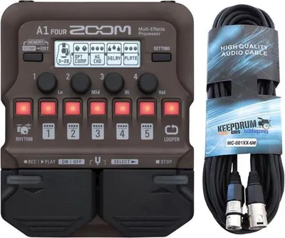 Produktbild von Zoom A1 Four Effektgerät mit XLR-Kabel
