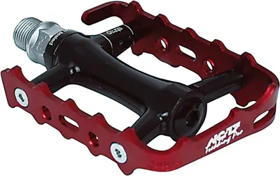 Produktbild von NC-17 Plattformpedal Trekking Pro, Alu, Präzisionslager, schwarz-rot