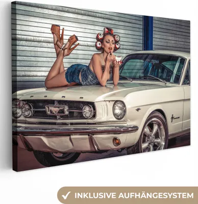 Produktbild von OneMillionCanvasses® - Leinwandbilder - 150x100 cm, Auto - Oldtimer - Frau, Wandbilder Kunstdruck Wanddekoration - Foto auf Leinwand - Gemälde auf Holzrahmen