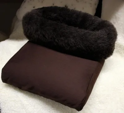 Produktbild von Echt Lammfell Natur braun ! Fußtasche, Fußwärmer, Fußsack | pures Fell: ungefärbt | atmungsaktiv, durchblutungsfördernd, Massage der Haut | 2 Größen