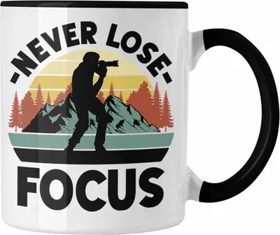 Produktbild von Trendation - Fotograf Tasse Zubehör Lustig Fotografie Geschenk Fotografieren Kaffeetasse Geschenkideen Grafik Insider Focus (Schwarz)