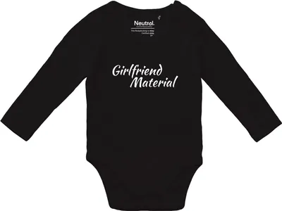 Produktbild von Huuraa Baby Body Girlfriend Material Schriftzug 80 Black  Baumwolle Fairtrade Langarmbody Geschenkidee