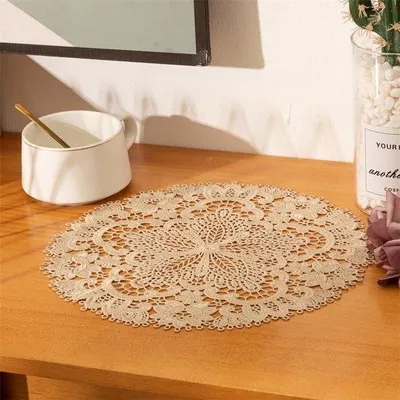Produktbild von Famanu Tischläufer und Platzsets 2er Set - Handgemachtes, Buntes Spitzen-Design