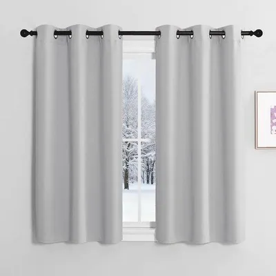 Immagine prodotto di Uniqoos® Set di 2 tende termiche grigio chiaro, 107x120 cm – tende oscuranti, termicamente isolanti, con passanti di Ø 4 cm