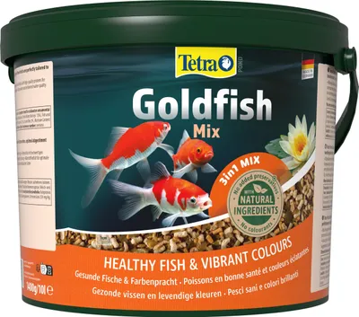 Produktbild von Tetra Pond Goldfish 3in1 Mix - Fischfutter-Mischung aus Flocken, Sticks und Gammarus für alle Goldfische und Kaltwasserfische im Teich, 10 L Eimer