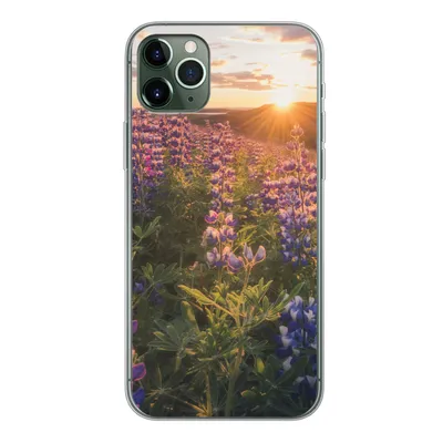Produktbild von MuchoWow® Handyhülle Schutzhülle Hülle für iPhone 11 Pro Max Lupine - Sonne - Lila Silikon Softcase Handy Hülle - Schutz