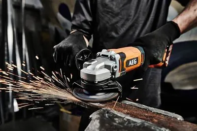 Produktbild von AEG 125 mm Akku-Winkelschleifer 18 Volt mit 2 Pro Lithium-Akkus und Ladegerät
