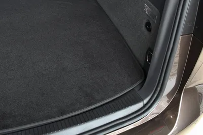 Produktbild von Velours Kofferraummatte passend für Opel Corsa Typ F ab Bj. 11/2019-, Naht:Schwarz