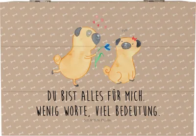 Produktbild von Mr. & Mrs. Panda Holztruhe Mops Verliebt 22 x 15 cm - Hundeglück - Geschenk, Liebe, schatztruhe, Aufbewahrungskiste, Box, Sprüche, Hund, holzschatulle, Kiste, Knuffig