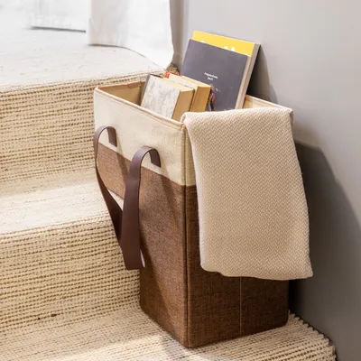 Produktbild von Navaris Treppenkorb mit Ledergriffen - Aufbewahrungskorb für die Treppe - L-Korb mit Trennwänden - Stufenkorb - Treppen Korb aus Polyester Leinen