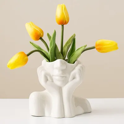 Zdjęcie produktu dla Omgoods - Nowoczesna, biała ceramiczna waza o kobiecym kształcie